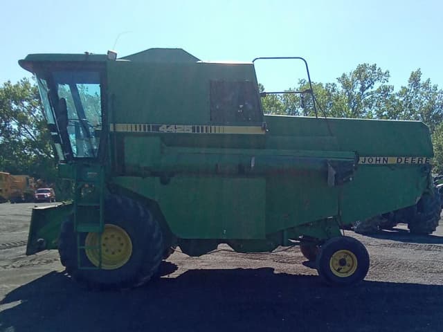 Image of John Deere 4425 equipment image 3