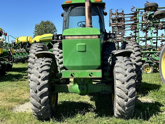 Image of John Deere 4850 equipment image 1