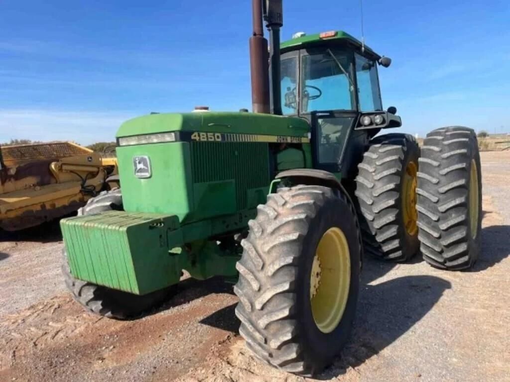 1986 John Deere 4850 Equipment Image0