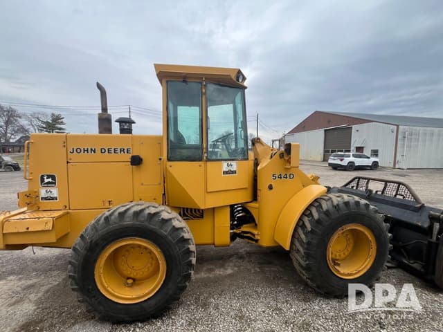 Image of John Deere 544D equipment image 4