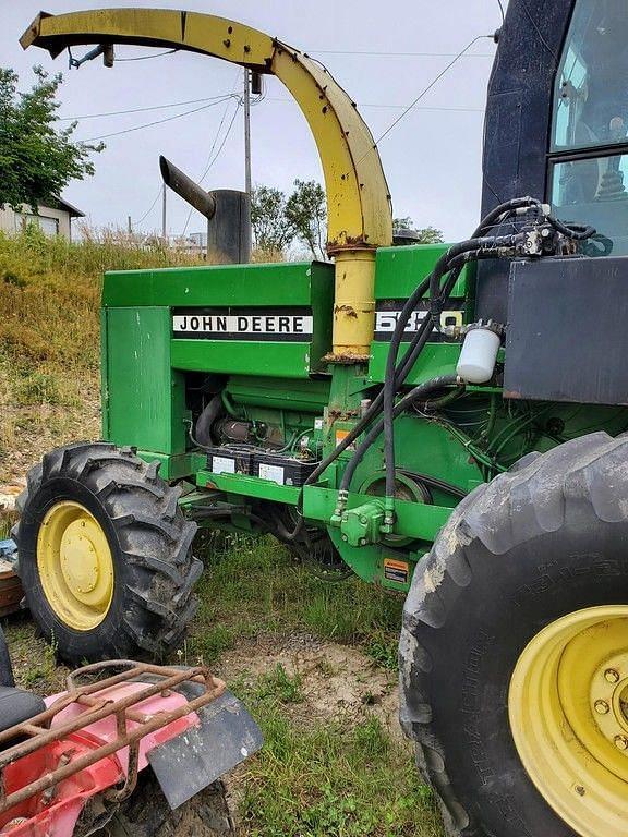 1986 John Deere 5820 Equipment Image0