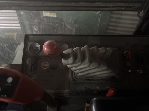 Image of John Deere 5830 equipment image 2