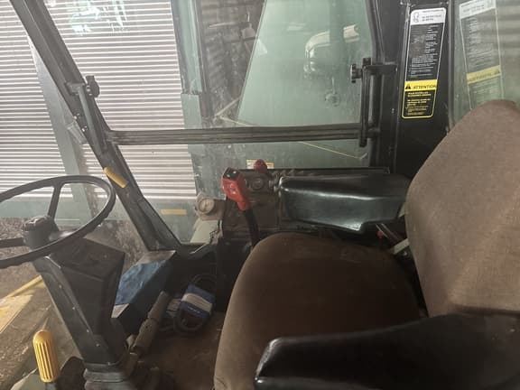 Image of John Deere 5830 equipment image 1