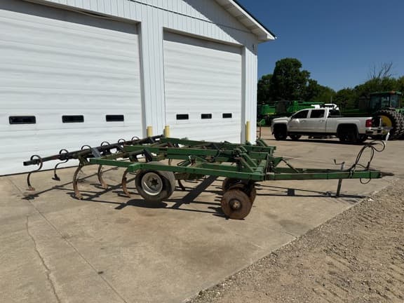 Image of John Deere 712 equipment image 1