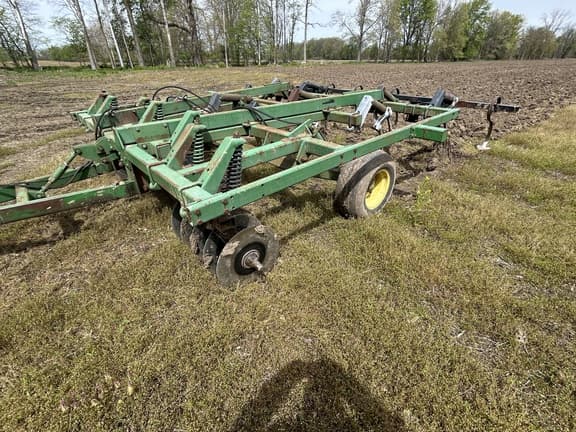 Image of John Deere 712 Image 1