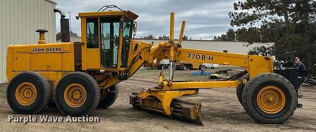 Image of John Deere 770BH equipment image 3
