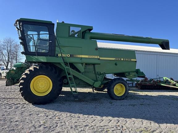 Image of John Deere 8820 Titan II equipment image 2