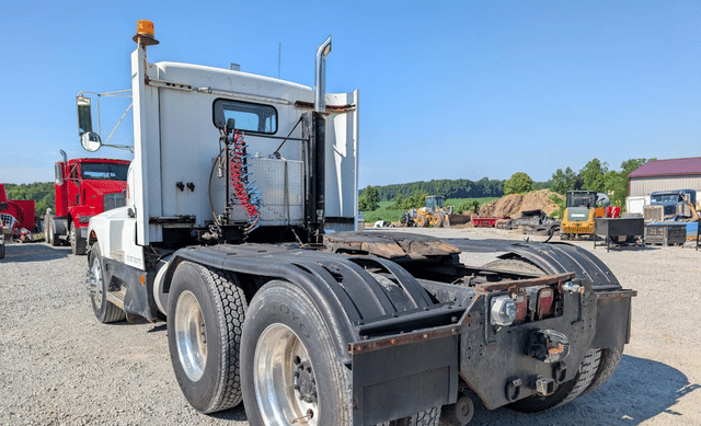 Image of Kenworth T600 equipment image 3