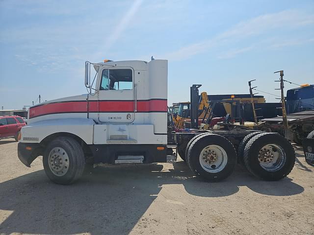 Image of Kenworth T600 equipment image 3