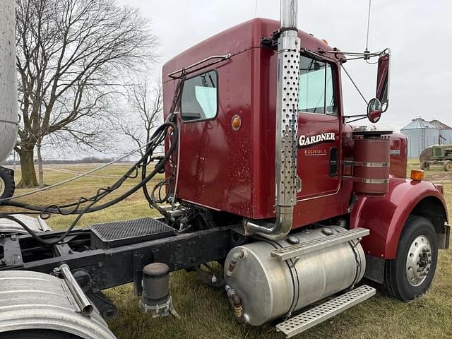 Image of Kenworth W900 equipment image 3