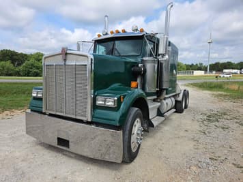 Main image Kenworth W900