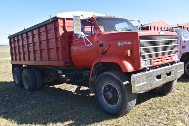Image of Chevrolet Kodiak equipment image 2