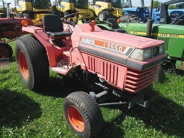 1986 Kubota L2550 Equipment Image0