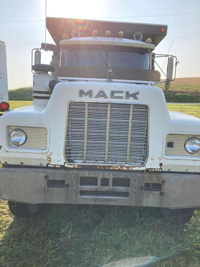Image of Mack 600 equipment image 1