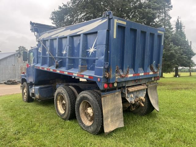 Image of Mack DM686S equipment image 2