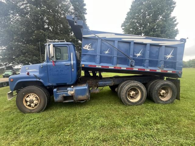 Image of Mack DM686S equipment image 1