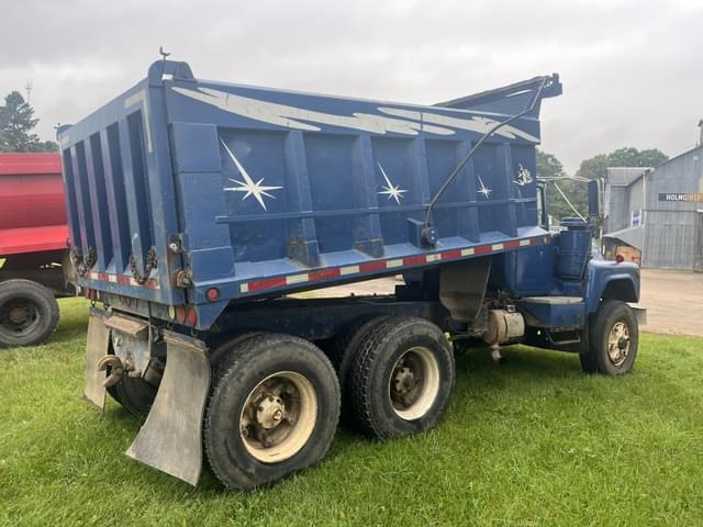 Image of Mack DM686S equipment image 4