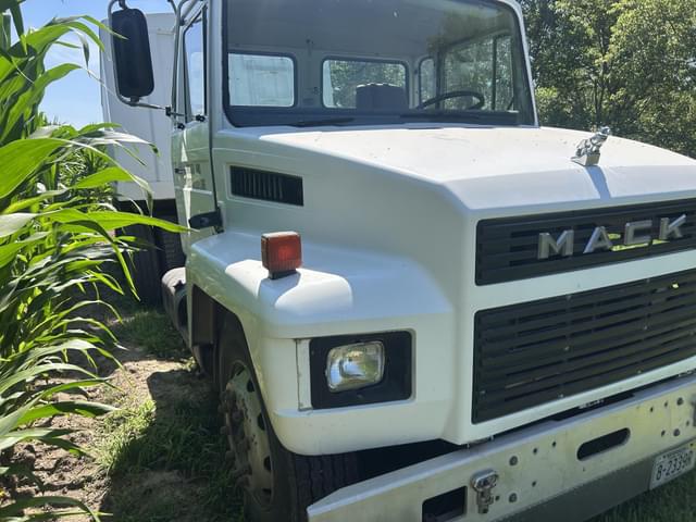 Image of Mack CS300 equipment image 1