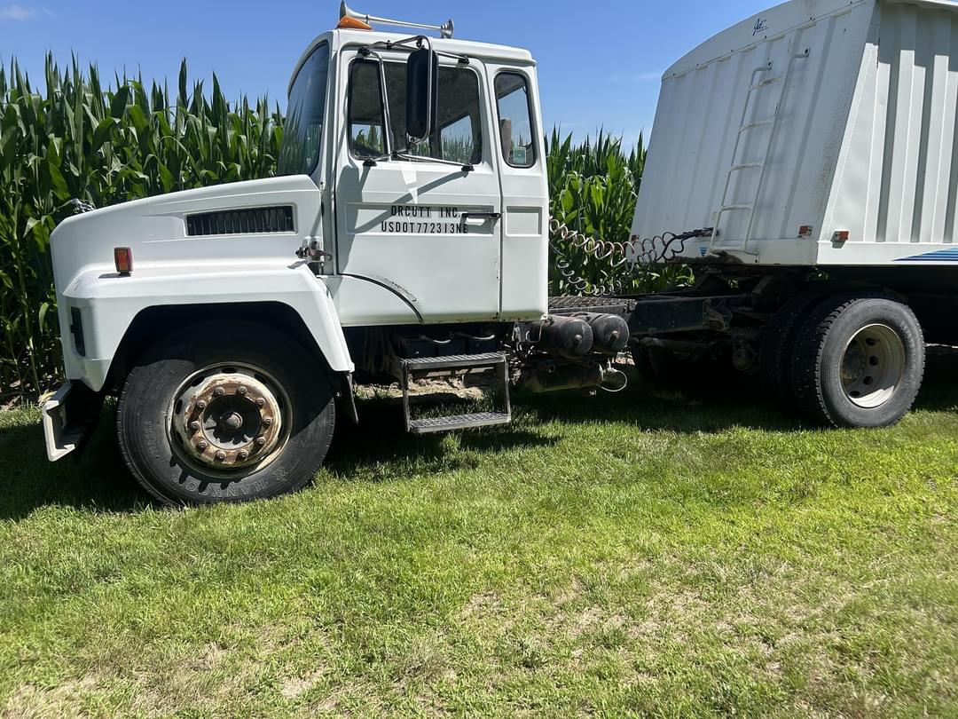 Image of Mack CS300 Primary image