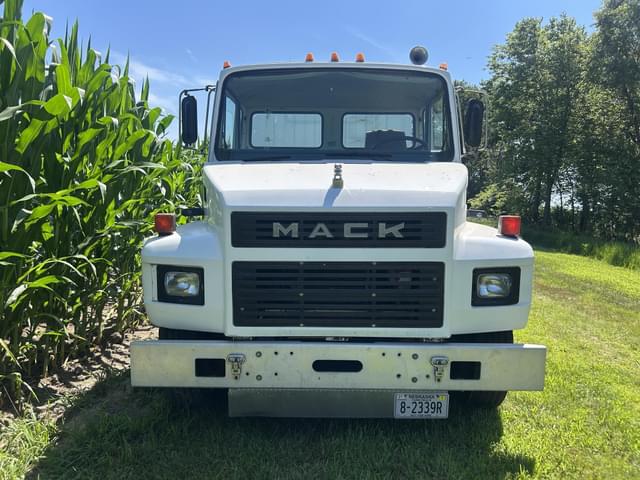 Image of Mack CS300 equipment image 2