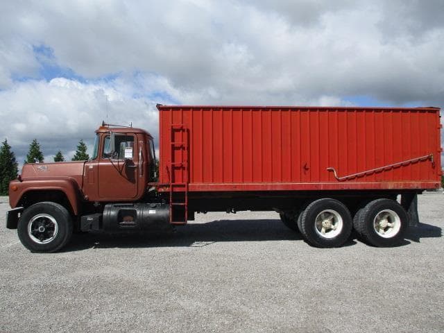 Image of Mack R686ST equipment image 1