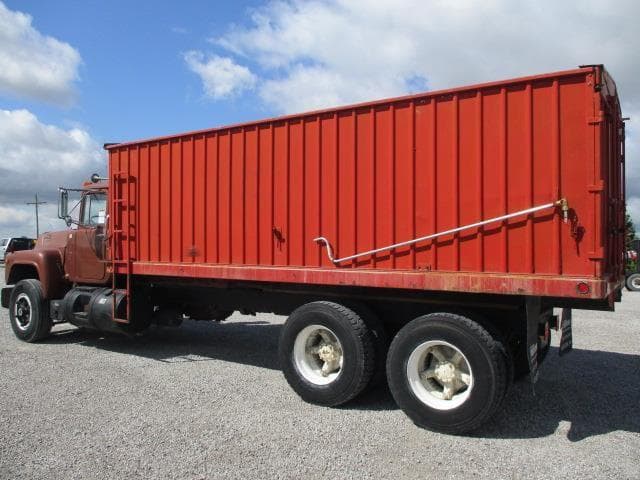 Image of Mack R686ST equipment image 3