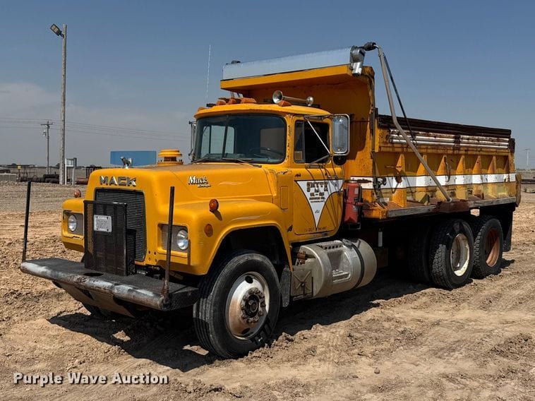 1986 Mack R688ST Equipment Image0