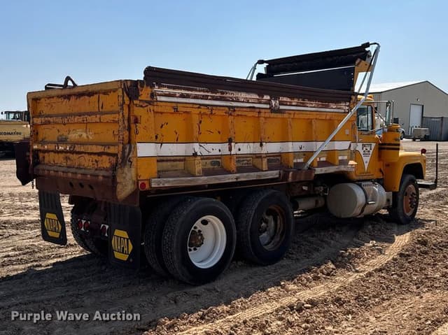 Image of Mack R688ST equipment image 4