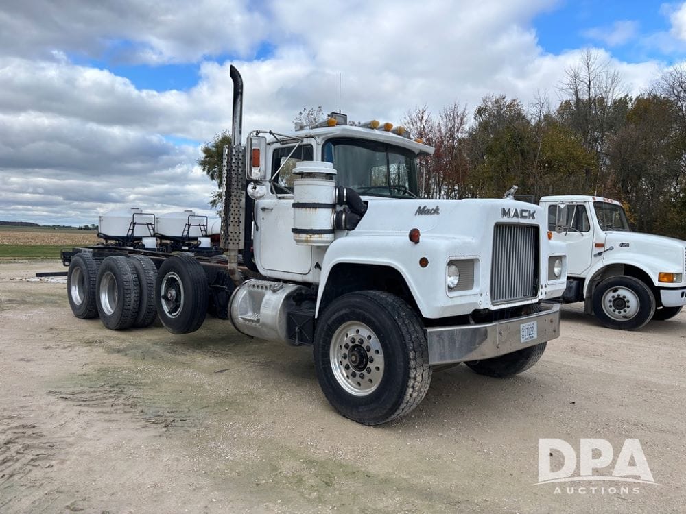 1986 Mack 686 Equipment Image0