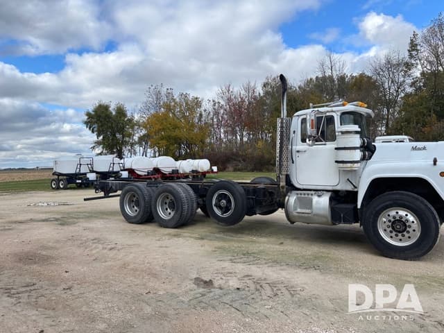 Image of Mack 686 equipment image 2