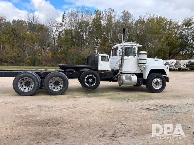 Image of Mack 686 equipment image 3