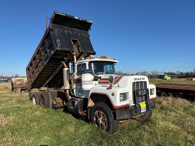 Image of Mack RD686S equipment image 1