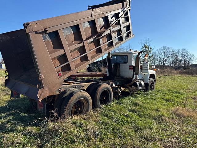 Image of Mack RD686S equipment image 2