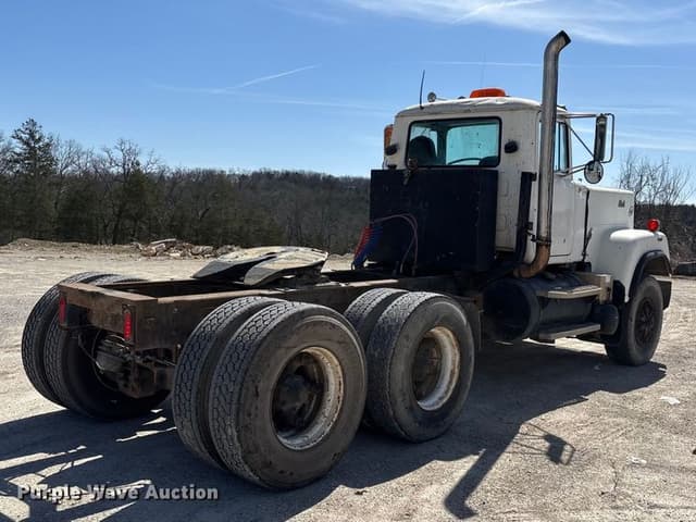Image of Mack RW753 equipment image 4
