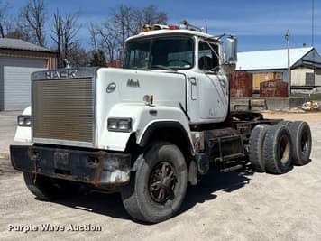 Main image Mack RW753