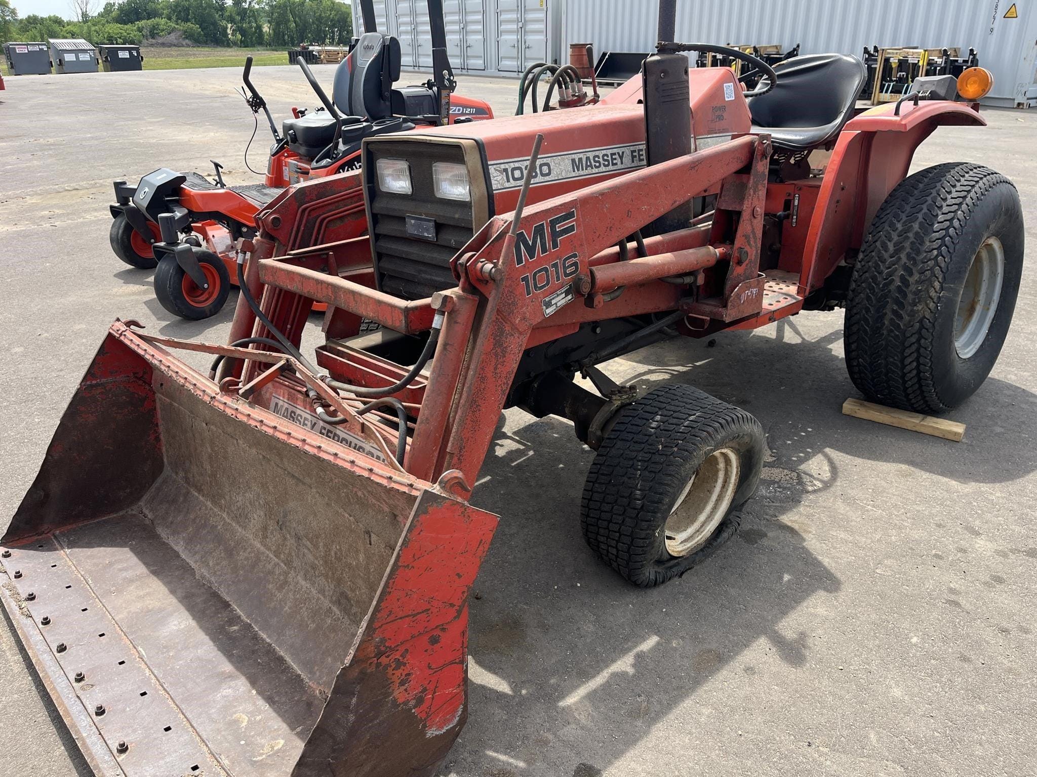 1986 Massey Ferguson 1030 Equipment Image0