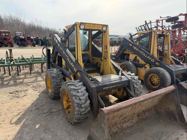 Image of New Holland L785 equipment image 1