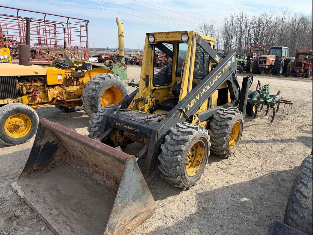 Image of New Holland L785 Primary image