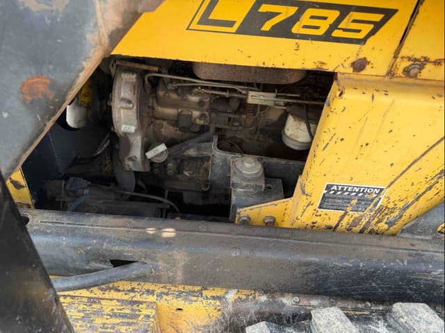 Image of New Holland L785 equipment image 4