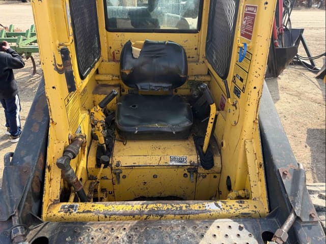 Image of New Holland L785 equipment image 3