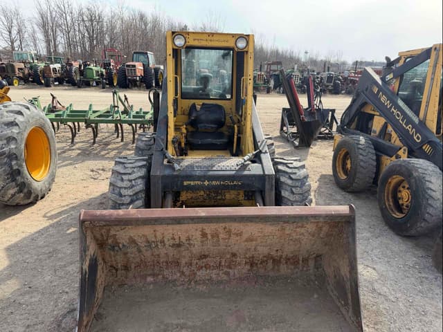 Image of New Holland L785 equipment image 2