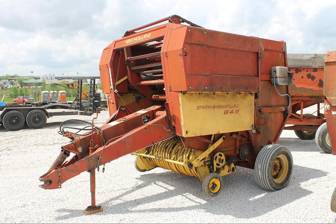 Image of New Holland 848 Primary image
