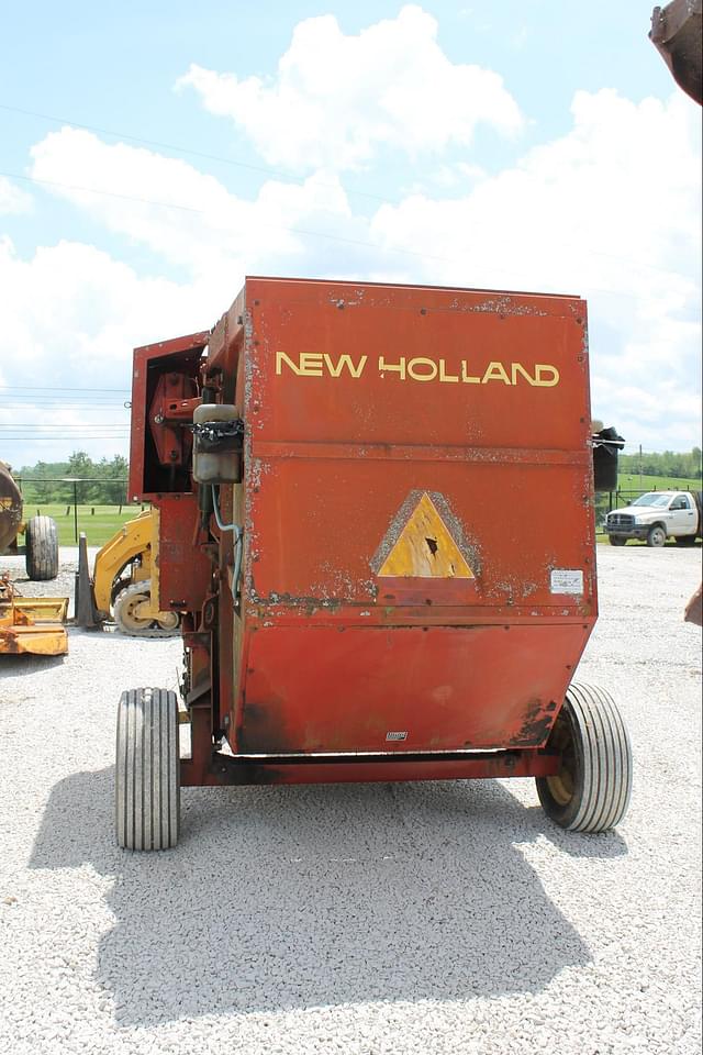 Image of New Holland 848 equipment image 2