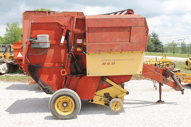 Image of New Holland 848 equipment image 4