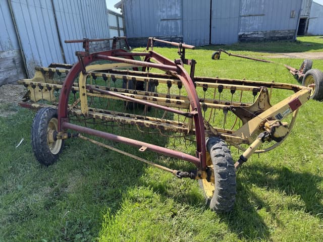 Image of New Holland 260 equipment image 2