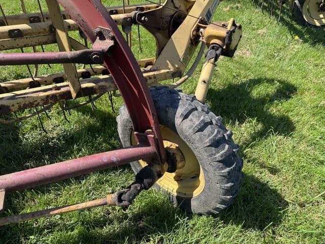 Image of New Holland 260 equipment image 4
