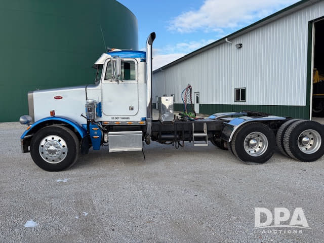 Image of Peterbilt 349 equipment image 3