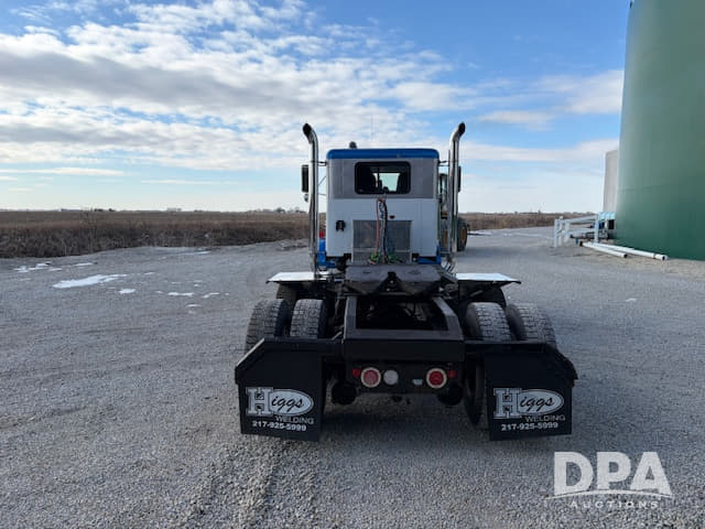 Image of Peterbilt 349 equipment image 4