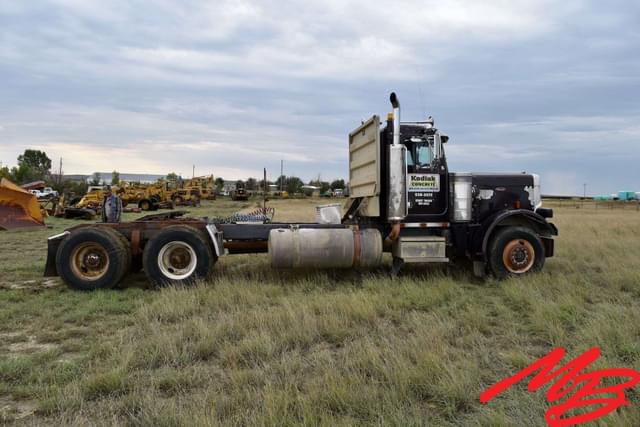 Image of Peterbilt 359 equipment image 4