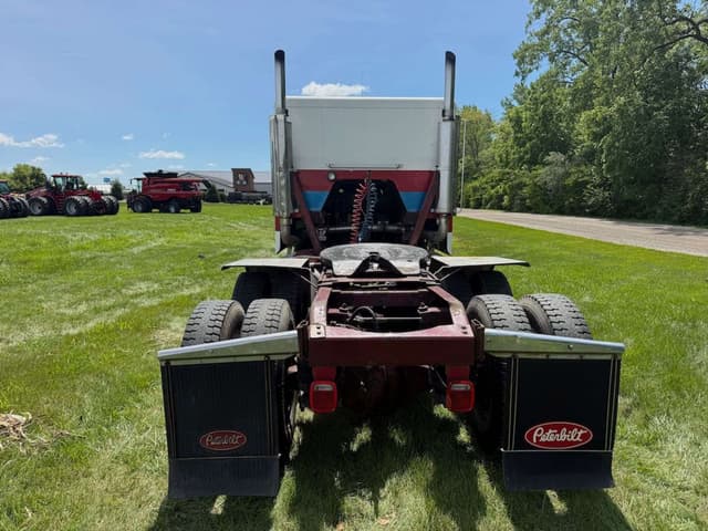 Image of Peterbilt 362 equipment image 3